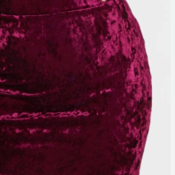 PrettyLittleThing Burgundy Crushed Velvet  Mini Skirt US 4 small - Picture 3 of 7